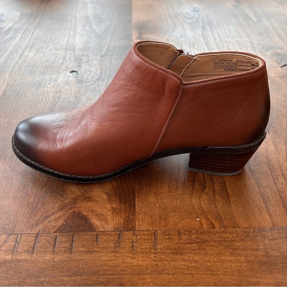 Vionic Women’s Jolene Leather Ankle Boot - Picture 9 of 11